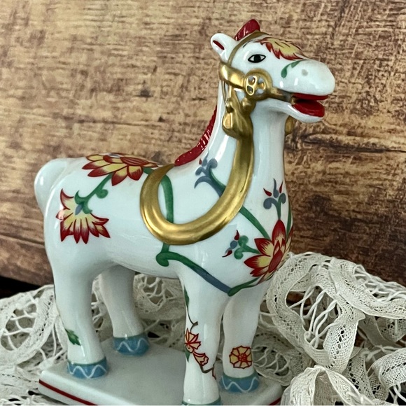 Kakiemon Ceramic Horse Asian Inspired Decor - Picture 3 of 7